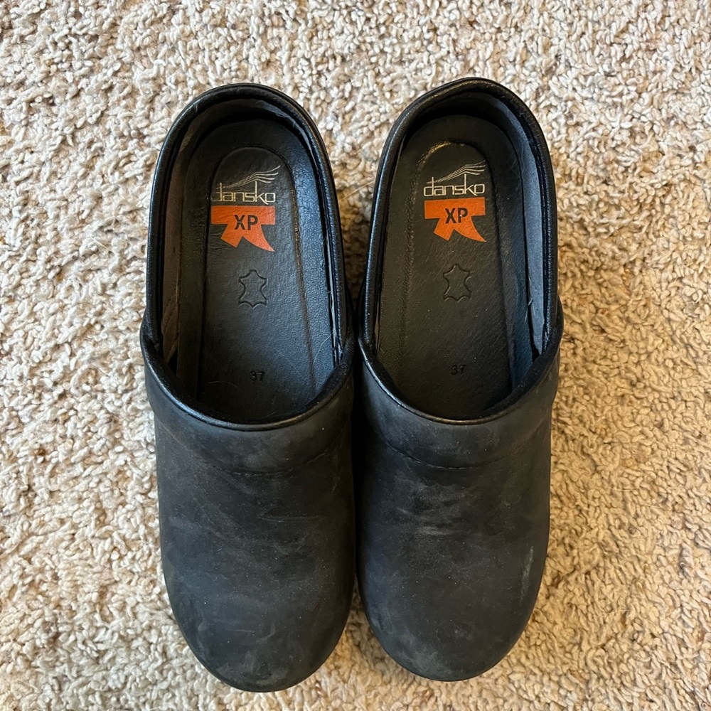 Dansko women’s Black Clogs